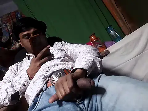 Snapshot of desiboy1101 chatting on February 4, 2025, 12:55 pm desiboy1101 online show from February 4, 2025, 12:55 pm