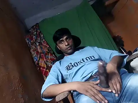 Snapshot of desiboy1101 chatting on October 27, 2025, 1:45 pm desiboy1101 online show from October 27, 2025, 1:45 pm