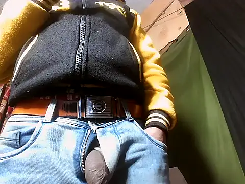 Snapshot of desiboy1101 chatting on December 30, 2024, 1:36 pm desiboy1101 online show from December 30, 2024, 1:36 pm