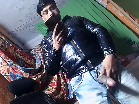 Snapshot of desiboy1101 chatting on February 5, 2025, 3:34 am desiboy1101 online show from February 5, 2025, 3:34 am