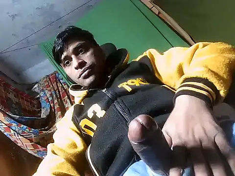 Snapshot of desiboy1101 chatting on January 2, 2025, 3:37 am desiboy1101 online show from January 2, 2025, 3:37 am