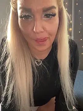 Snapshot of MIA-XXX chatting on November 5, 2025, 11:46 am MIA-XXX online show from November 5, 2025, 11:46 am