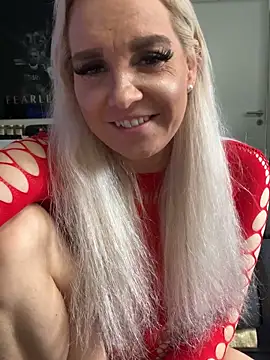 Snapshot of MIA-XXX chatting on September 17, 2025, 1:35 pm MIA-XXX online show from September 17, 2025, 1:35 pm