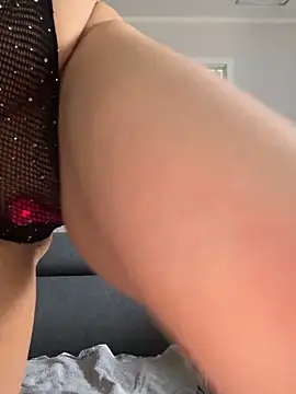 Snapshot of MIA-XXX chatting on October 2, 2025, 7:01 am MIA-XXX online show from October 2, 2025, 7:01 am