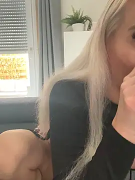 Snapshot of MIA-XXX chatting on September 11, 2025, 1:55 pm MIA-XXX online show from September 11, 2025, 1:55 pm