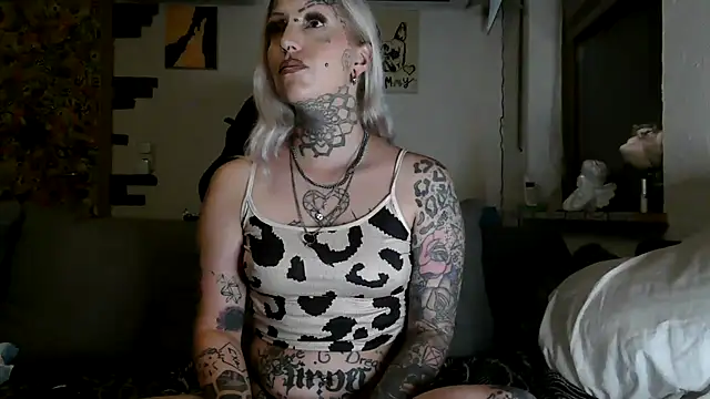 RoxxyInk online show from July 5, 2026, 9:43 pm