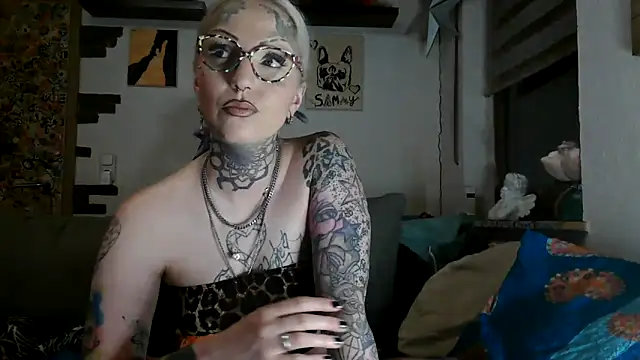 RoxxyInk online show from May 26, 2026, 12:09 am