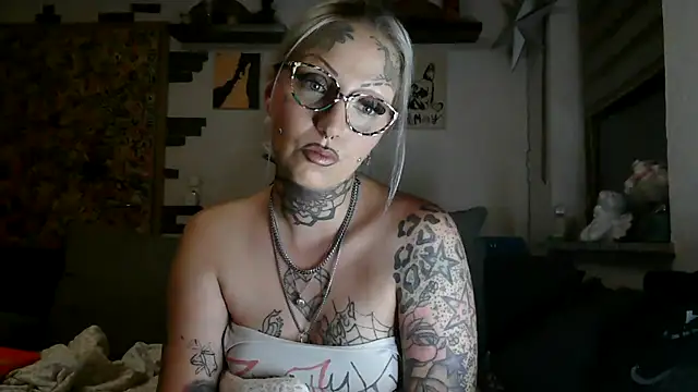 RoxxyInk online show from July 26, 2026, 1:23 am