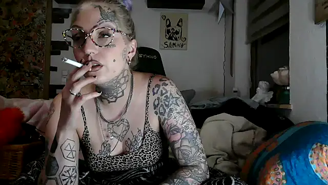 RoxxyInk online show from June 1, 2026, 10:42 pm