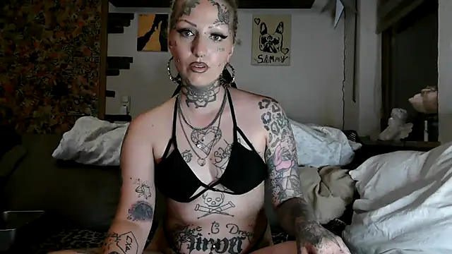 RoxxyInk online show from June 24, 2026, 10:18 pm