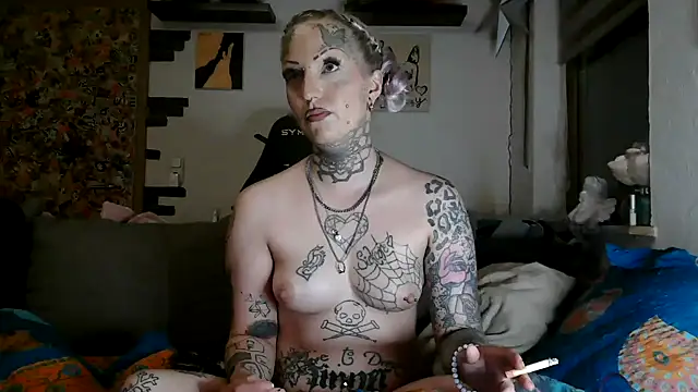 RoxxyInk online show from June 16, 2026, 9:37 pm