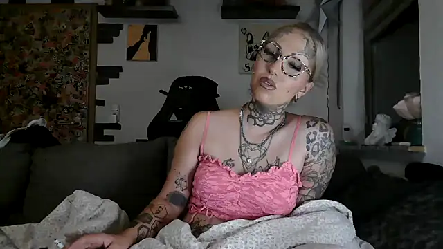 RoxxyInk online show from July 20, 2026, 3:03 am