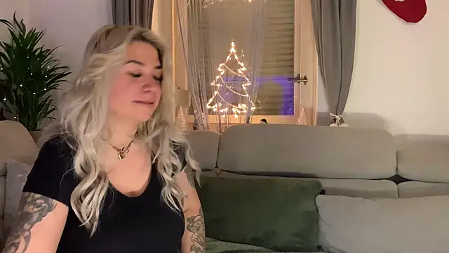 Snapshot of Monageil chatting on December 4, 2024, 5:54 am Monageil online show from December 4, 2024, 5:54 am