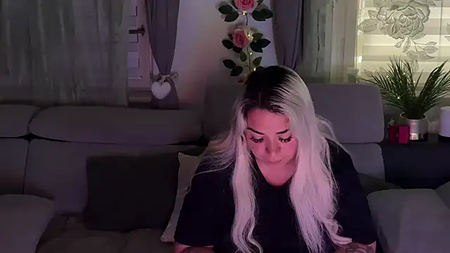 Snapshot of Monageil chatting on October 1, 2025, 9:25 am Monageil online show from October 1, 2025, 9:25 am