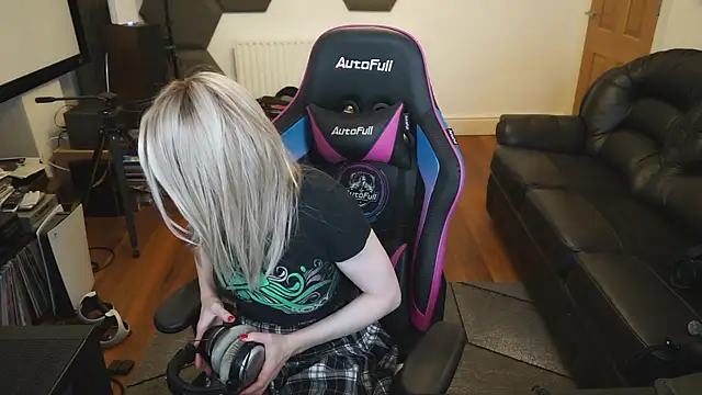 Snapshot of KelseyCobalt chatting on March 1, 2025, 9:59 pm KelseyCobalt online show from March 1, 2025, 9:59 pm