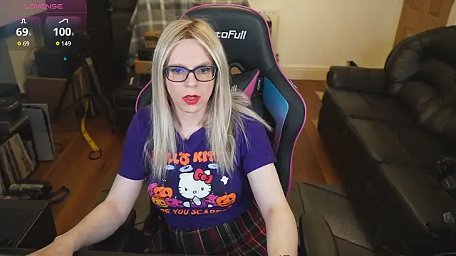 Snapshot of KelseyCobalt chatting on October 4, 2025, 8:43 pm KelseyCobalt online show from October 4, 2025, 8:43 pm