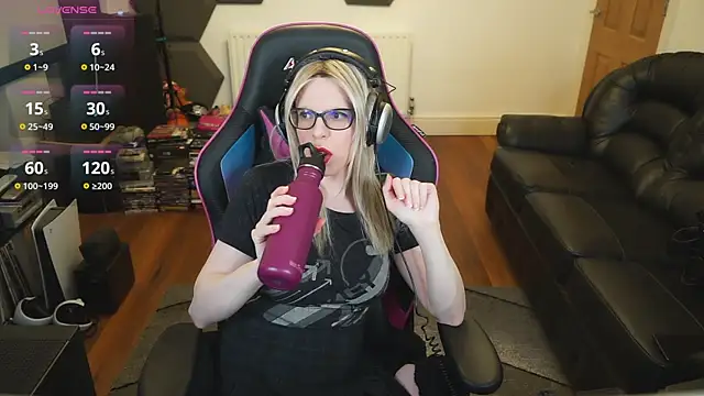 Snapshot of KelseyCobalt chatting on March 18, 2025, 9:53 pm KelseyCobalt online show from March 18, 2025, 9:53 pm