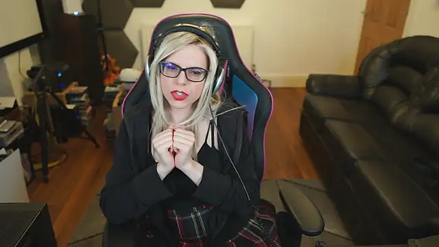 Snapshot of KelseyCobalt chatting on February 16, 2025, 9:49 pm KelseyCobalt online show from February 16, 2025, 9:49 pm