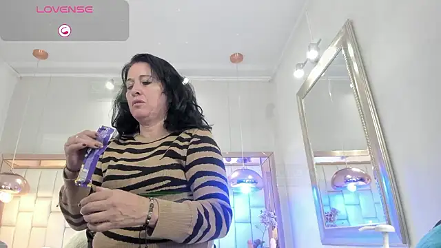 Snapshot of LADY_HELLEN chatting on March 3, 2026, 7:10 pm LADY HELLEN online show from March 3, 2026, 7:10 pm