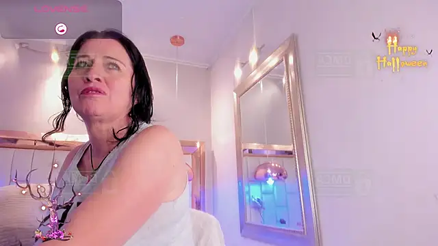 Snapshot of LADY_HELLEN chatting on October 28, 2025, 7:13 pm LADY HELLEN online show from October 28, 2025, 7:13 pm