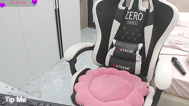 Snapshot of Hanako_love chatting on February 3, 2026, 4:01 pm Hanako love online show from February 3, 2026, 4:01 pm