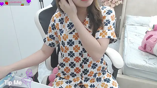 Snapshot of Hanako_love chatting on February 23, 2026, 4:18 pm Hanako love online show from February 23, 2026, 4:18 pm