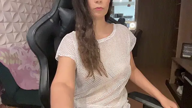 Leilacharlotte online show from April 23, 2026, 1:02 pm