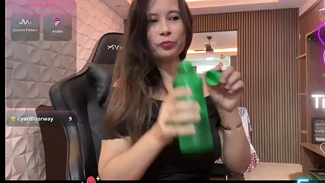 Leilacharlotte online show from February 15, 2026, 9:36 pm