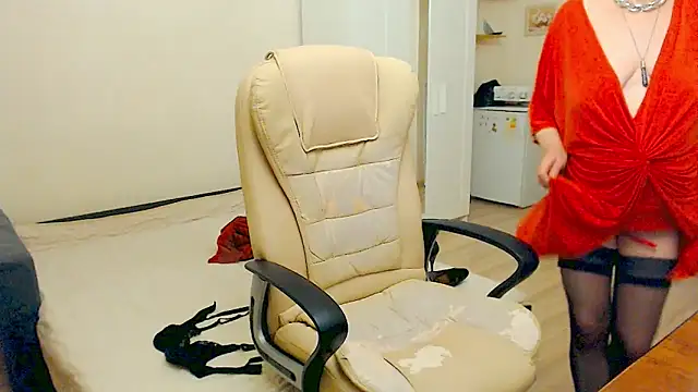 Snapshot of MomJaneSex chatting on November 30, 2025, 9:15 pm MomJaneSex online show from November 30, 2025, 9:15 pm