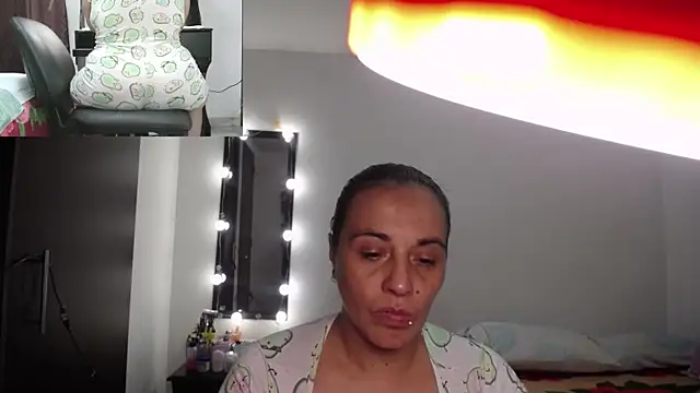 Snapshot of zoe_hotxxx chatting on October 13, 2025, 2:40 pm zoe hotxxx online show from October 13, 2025, 2:40 pm