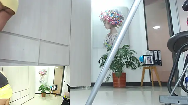 Snapshot of carieBelle1 chatting on March 14, 2025, 6:18 pm carieBelle1 online show from March 14, 2025, 6:18 pm