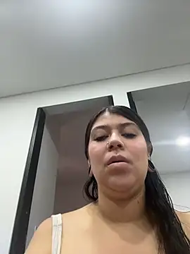 emilyjohanson online show from April 28, 2026, 5:06 pm