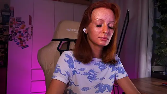 Snapshot of Liuba_Fox chatting on June 19, 2026, 7:52 pm Liuba Fox online show from June 19, 2026, 7:52 pm