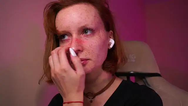 Liuba Fox online show from November 18, 2025, 6:44 pm