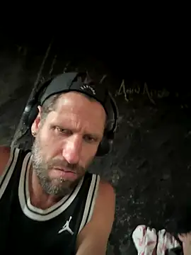 Snapshot of FckbbOy chatting on October 3, 2025, 10:11 pm FckbbOy online show from October 3, 2025, 10:11 pm