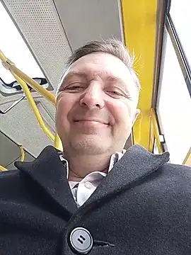 Snapshot of Pokaz2020 chatting on October 17, 2025, 8:17 am Pokaz2020 online show from October 17, 2025, 8:17 am