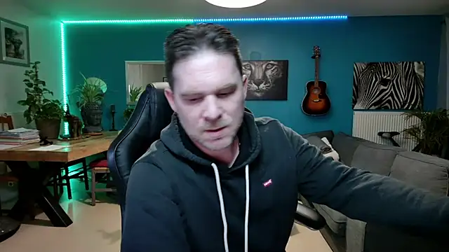 Snapshot of tom_sauwer chatting on May 24, 2026, 12:21 am tom sauwer online show from May 24, 2026, 12:21 am