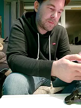 Snapshot of tom_sauwer chatting on April 16, 2026, 10:23 pm tom sauwer online show from April 16, 2026, 10:23 pm