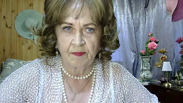 Emma52610 online show from July 25, 2026, 4:35 pm