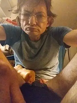 ROBERT0516 online show from October 26, 2025, 12:49 pm