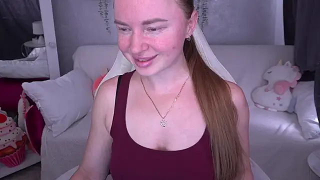 Snapshot of MiaRedFox chatting on October 4, 2025, 12:39 pm MiaRedFox online show from October 4, 2025, 12:39 pm