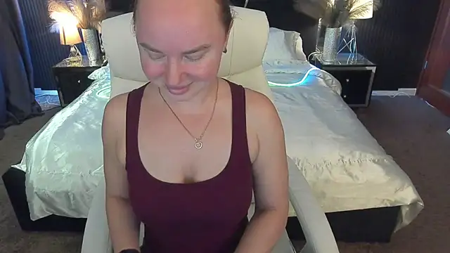 Snapshot of MiaRedFox chatting on October 25, 2025, 12:17 pm MiaRedFox online show from October 25, 2025, 12:17 pm