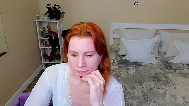 Snapshot of FoxySophia chatting on October 24, 2025, 1:21 pm FoxySophia online show from October 24, 2025, 1:21 pm