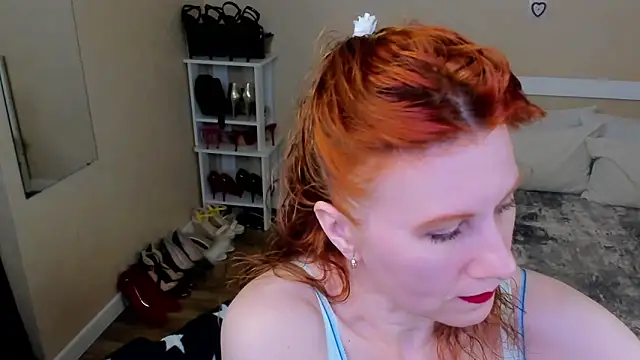 Snapshot of FoxySophia chatting on June 10, 2026, 5:47 pm FoxySophia online show from June 10, 2026, 5:47 pm