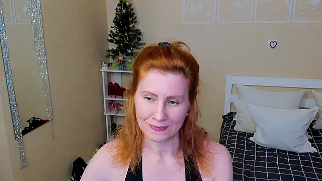 Snapshot of FoxySophia chatting on December 15, 2025, 1:39 pm FoxySophia online show from December 15, 2025, 1:39 pm