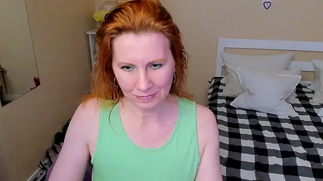 Snapshot of FoxySophia chatting on November 16, 2025, 7:29 pm FoxySophia online show from November 16, 2025, 7:29 pm