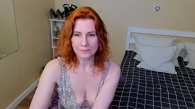 Snapshot of FoxySophia chatting on November 25, 2025, 1:06 am FoxySophia online show from November 25, 2025, 1:06 am