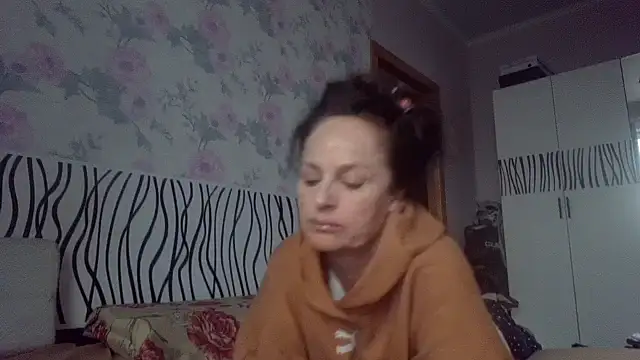 Snapshot of LindaStarS chatting on October 8, 2025, 6:04 am LindaStarS online show from October 8, 2025, 6:04 am