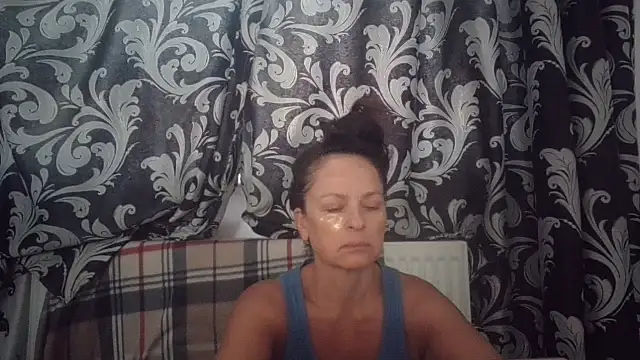 Snapshot of LindaStarS chatting on September 26, 2025, 4:41 am LindaStarS online show from September 26, 2025, 4:41 am