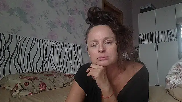 Snapshot of LindaStarS chatting on October 7, 2025, 12:39 pm LindaStarS online show from October 7, 2025, 12:39 pm